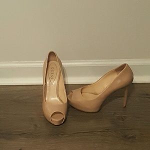 GUESS Nude Pumps